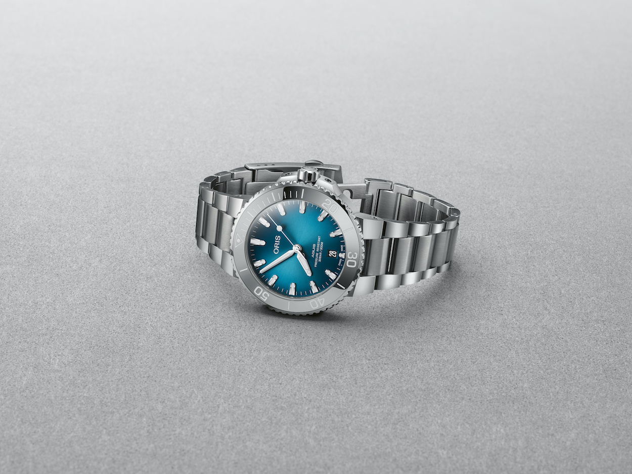 Oris Releases New Gradient Blue Aquis Date?And A New Case Size