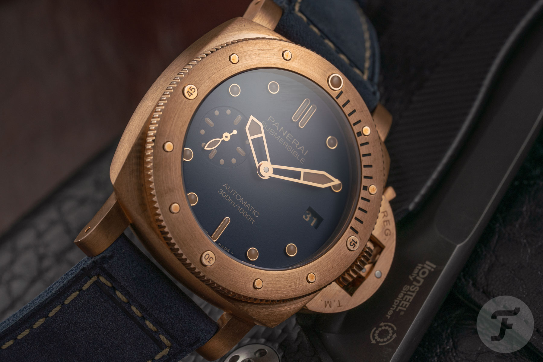 Panerai Submersible Bronzo Blu Abisso PAM01074 - A 42mm Crowd-Pleaser In Bronze