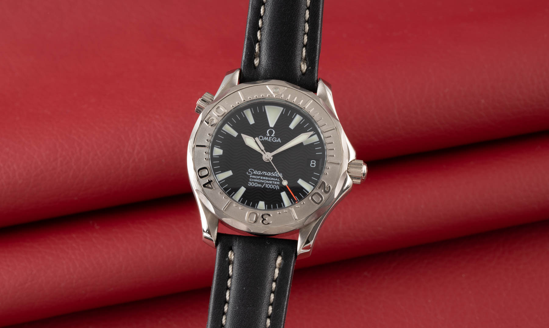 Omega Seamaster Professional Automatic Chronometer 300M Diver Midsize Watch In White Gold